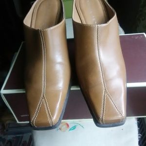Shoe